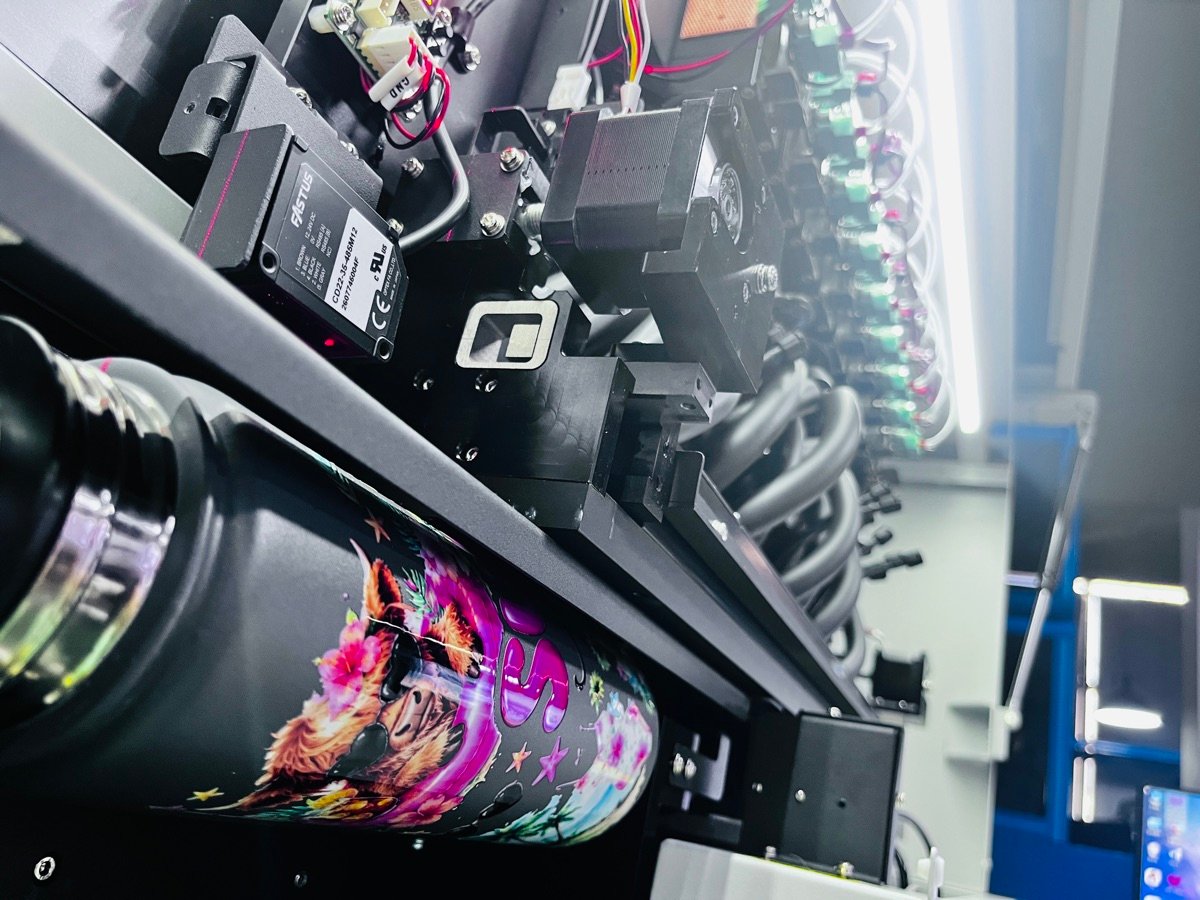 UV round bottle printing machine printing colorful design on tumbler