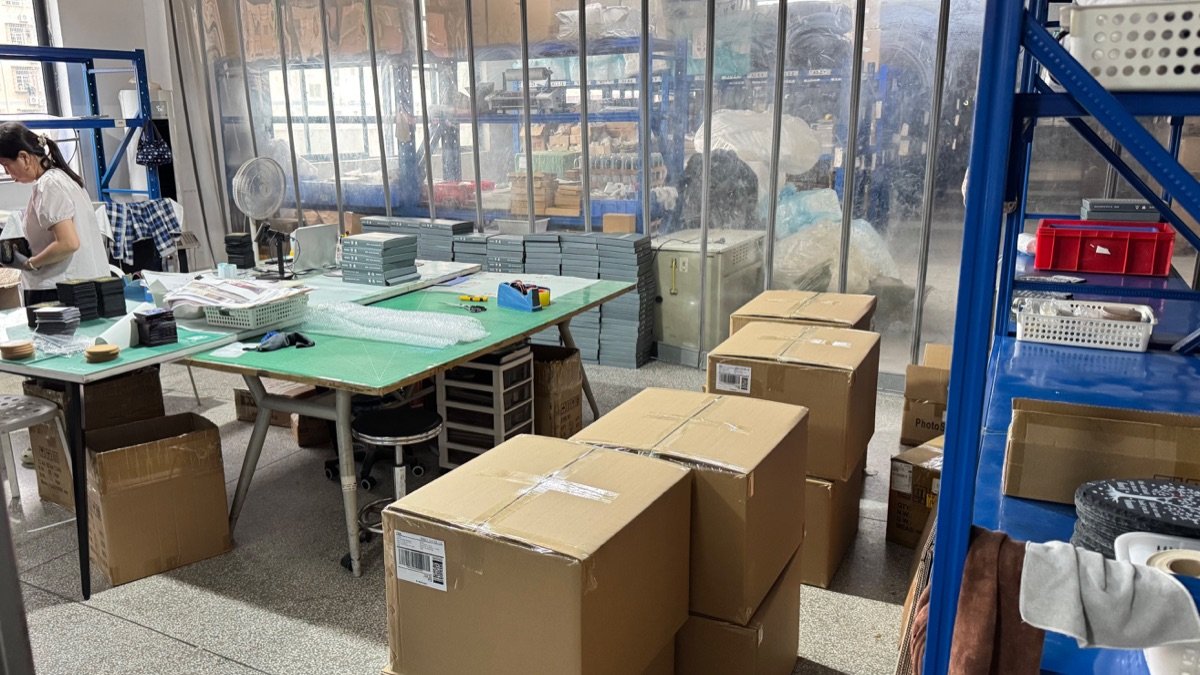 Packing and dispatch room custom souvenir orders
